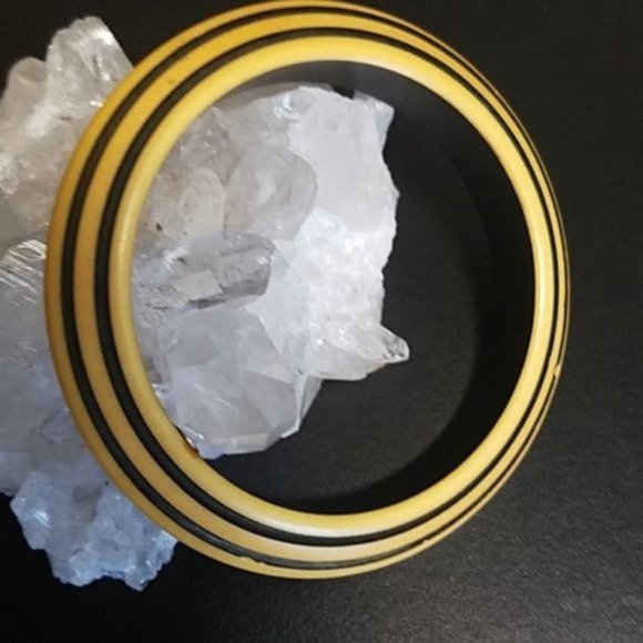 lconic Vintage Diane Von Furstenberg Bakelite Bangle Bracelet - Picture 3 of 5